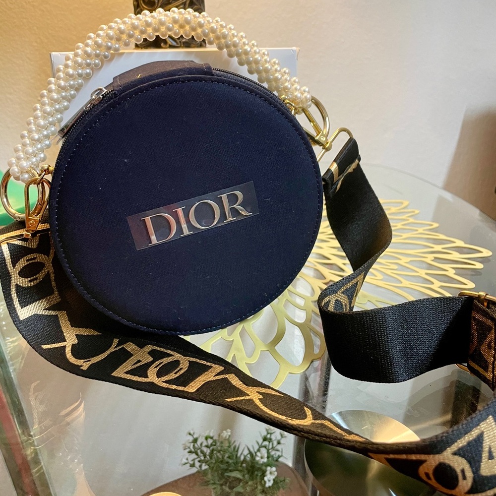 Dior - Picture 1 of 9